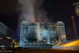 Hasiči celou noc zasahovali u požáru v areálu bývalého Svitu