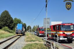 Tragédie na železničním přejezdu ve Zlíně: Cyklista zemřel po střetu s lokomotivou