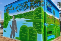 Nový mural v Břeclavi oslavuje Antonína Vojtka. Malíř ho v úterý osobně dokončí