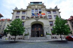 Magistrát zpřísní kontrolu po policejním zásahu na odboru dopravy