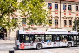 V Jihlavě startuje BUS ZDARMA. O víkendech sveze turisty mezi zoo, centrem i Vodním rájem