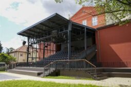 Divadlo pod širým nebem. Kladno otevře novou letní scénu v Dvořákových sadech