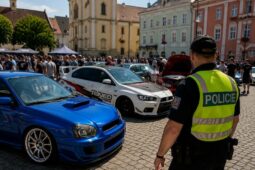 Tuningový sraz na Tachovsku přilákal desítky aut. Policisté řešili několik přestupků