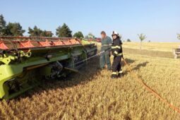 Rychlá reakce obsluhy zachránila kombajn, škoda činí 800 tisíc