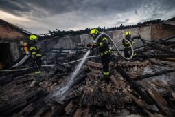Požár haly v Hlušicích způsobil škodu tři miliony korun