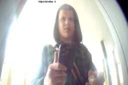 Poznáváte tohoto muže? Policie řeší podvod za 17 tisíc korun
