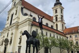 Festival Za dveřmi promění Prahu v jedno velké jeviště