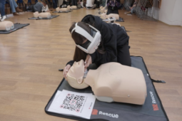 Tisíce plzeňských školáků se učily zachraňovat životy. Pomohla jim virtuální realita