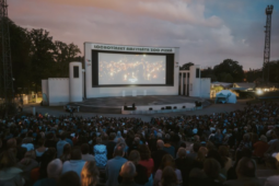 Vyrazte do letňáku! Plzeňské filmové večery nabídnou hity pod širým nebem