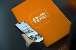 Konec levných nákupů z čínských e-shopů. Nové clo může zvýšit cenu drobných zásilek i o stovky korun