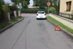 Řidič auta způsobil nehodu a z místa ujel. Hledá ho policie