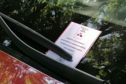 Auto není trezor. Policie varuje před častou chybou řidičů
