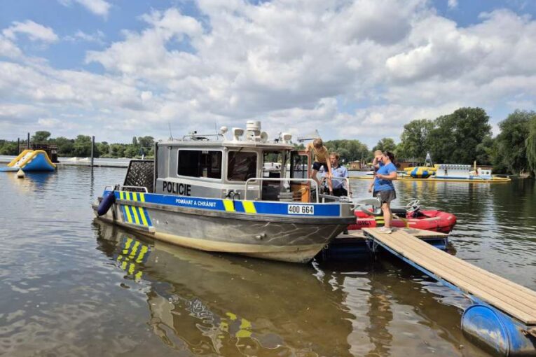 U vody rozhodují vteřiny. Policisté připomněli zásady bezpečného léta