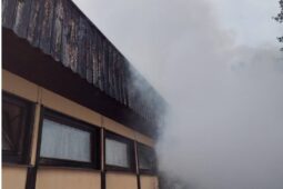 Kemp Buňkov zachvátil požár. Hořely karavany i ubytovna