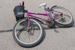 Zloděj si kolo užil jen hodinu. Policisté ho rychle dopadli