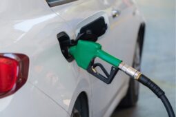 Konec cenových stropů. Pohonné hmoty budou určovat jen tržní ceny, vláda varuje pumpaře před zdražováním