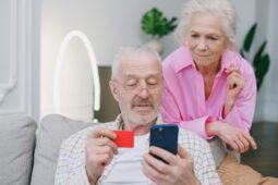 Důchodci nad 80 let mají získat vyšší penze. Další změny v důchodové reformě zatím padají pod stůl