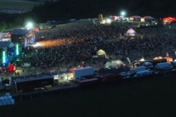 Policie měla na festivalu napilno. Přistihla 30 řidičů pod vlivem, jedna žena nadýchala téměř dvě promile