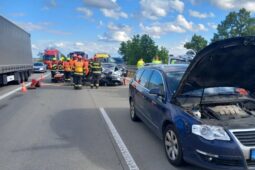 Při hromadné nehodě na dálnici D2 u Velkých Pavlovic se srazila čtyři auta