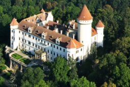 Zažijte Konopiště jinak: Pod rouškou noci, v rytmu středověkého bubnování i oslnivé krásy květin