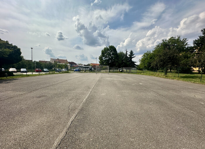 Sídliště Louky se dočká nového hřiště, zvýší se i počet parkovacích míst