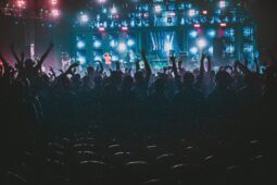 Začal Festival Beats for Love. Omezení v dopravě, i policie s dlouhými zbraněmi