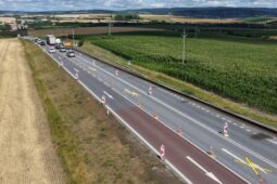 Na silnici I/50 začaly dvě stavební akce. Řidiče čekají omezení u Velešovic i Hodějic