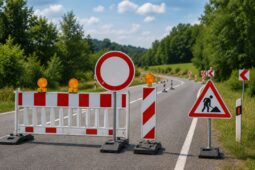 Nové uzavírky komplikují dopravu v Posázaví. Řidiče čekají objížďky i změny autobusů