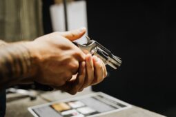 Rekordní zájem o zbraňovou amnestii. Lidé odevzdali téměř šest tisíc zbraní, mezi nimi i historické unikáty