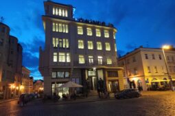 Galerie zve na letní večery na střešní terase