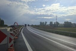 Víkend přinese omezení na sjezdu z D55 u Napajedel. Dopravu budou řídit semafory