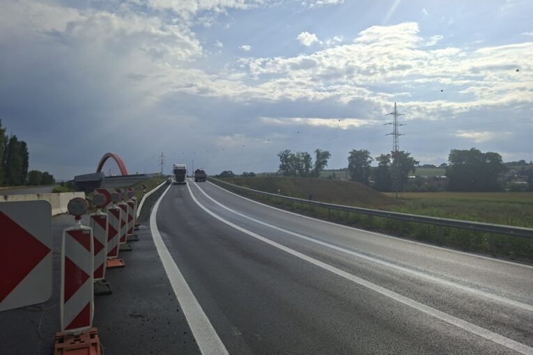 Víkend přinese omezení na sjezdu z D55 u Napajedel. Dopravu budou řídit semafory