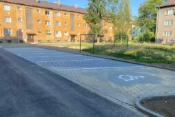 V třinecké ulici jsou nová parkovací místa