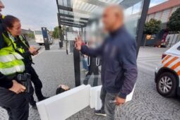 Dvojice pachatelů odnášela izolační desky z rekonstruovaného nádraží