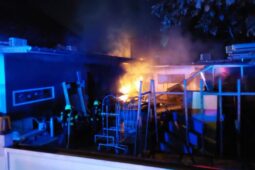 V Pardubicích hořela opravna elektrokol. Během zásahu hasičů explodovaly baterie