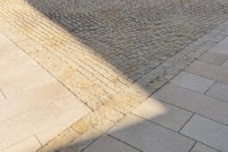 Cesta světla dostane nový pískovcový povrch
