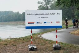 Z Čelákovic do Mělníka už bez objížděk. Poslední úsek Labské stezky se staví