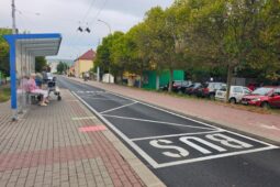 Ulice Dr. E. Beneše má nový povrch, práce se přesunuly na Havlíčkovu
