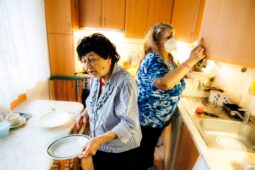 Osobní asistence pomáhá lidem zůstat doma i přes zdravotní omezení