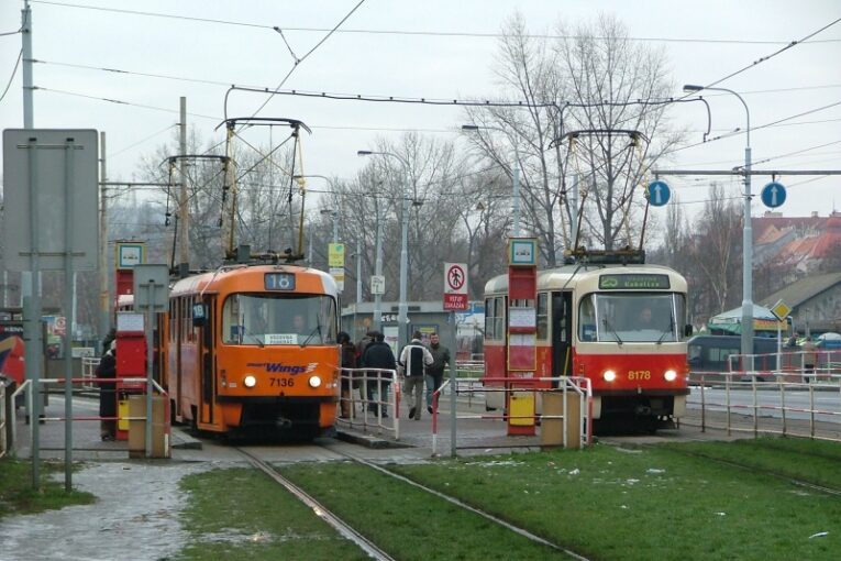 V neděli nepojedou tramvaje ze Špejcharu na Hradčanskou