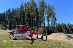 Záchranka musela ošetřit 7 dětí v Bikeparku Kopřivná. Zasahoval i vrtulník