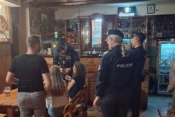 Opilí mladiství i tuningový sraz. Policisté měli v Mladé Boleslavi rušnou noc