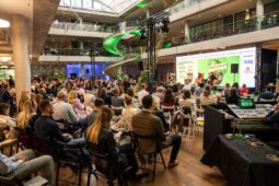 Až milion na jednu akci. Praha podpoří konference o AI, vesmíru i technologiích