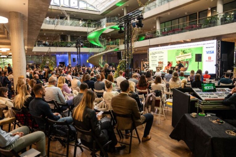Až milion na jednu akci. Praha podpoří konference o AI, vesmíru i technologiích
