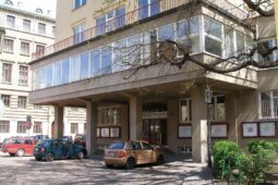 Pražské kontaktní centrum ve čtvrtek nezvedne telefony. Fungovat bude chat