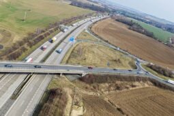 Důležitý úsek Pražského okruhu se opravuje. Řidiči musí počítat se zdržením