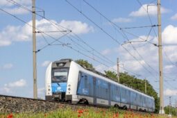 Mezi Kolínem a Pardubicemi proběhnou výluky. Vlaky mohou nabrat zpoždění až 15 minut