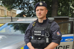 Žena ve fitku náhle zkolabovala! Život jí zachránil policista, který byl zrovna na místě