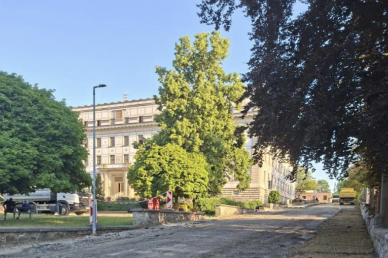 Jedna ulice se opravuje, další čekají. Kozinovo pole projde postupnou proměnou