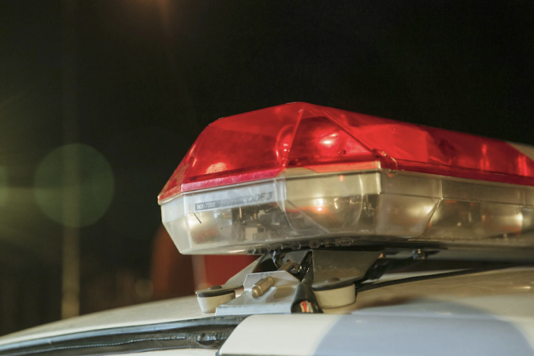Nesvítil a chtěl se vyhnout kontrole. Řidič ujížděl rychlostí až 150 km/h